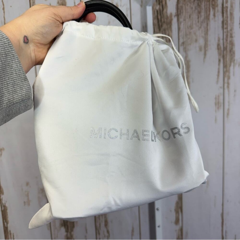 Michael Kors- Medium Leather RARE Logo Tape Accordion Crossbody Bag - Picture 10 of 10